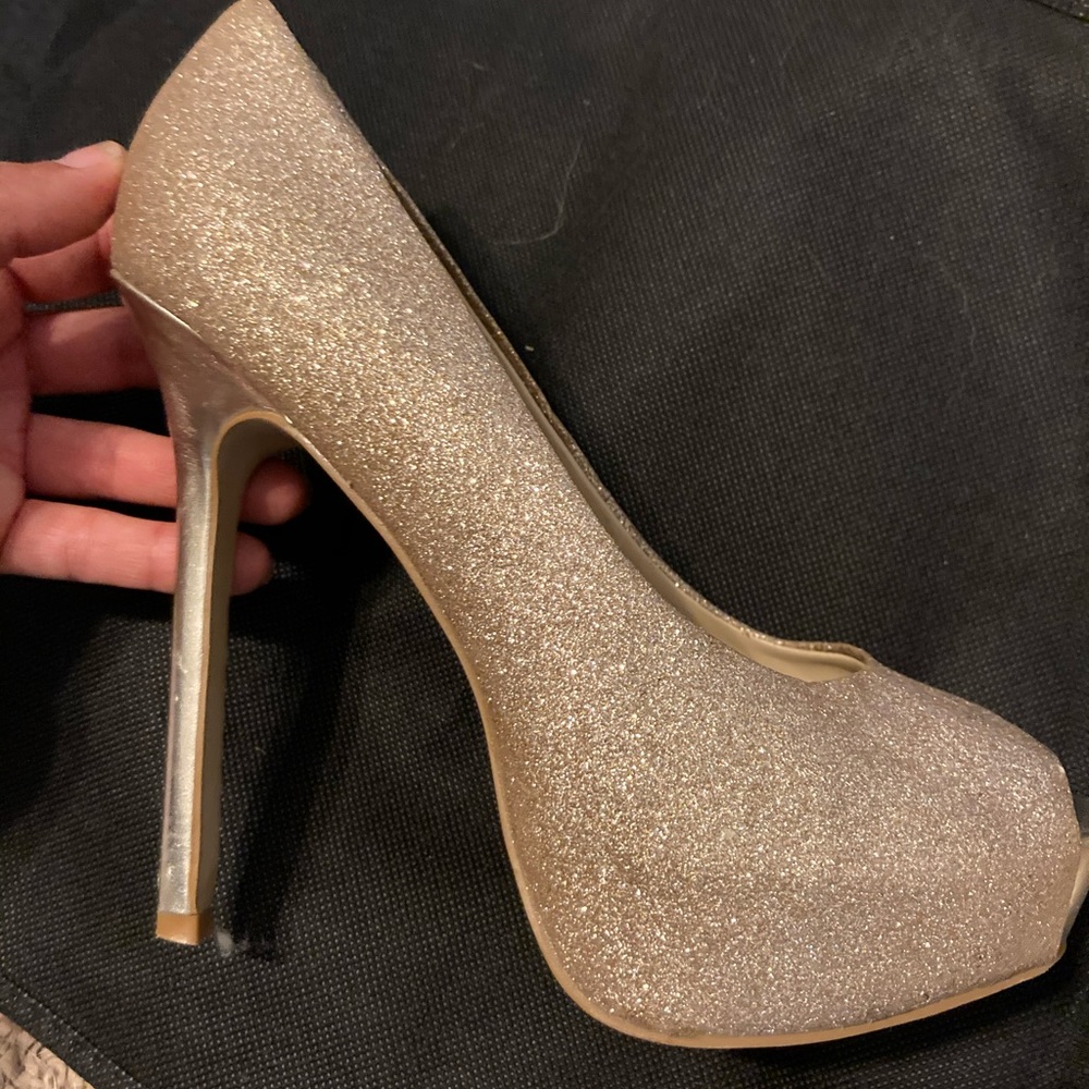 Steve Madden sparkly white gold 31/2 inch heel